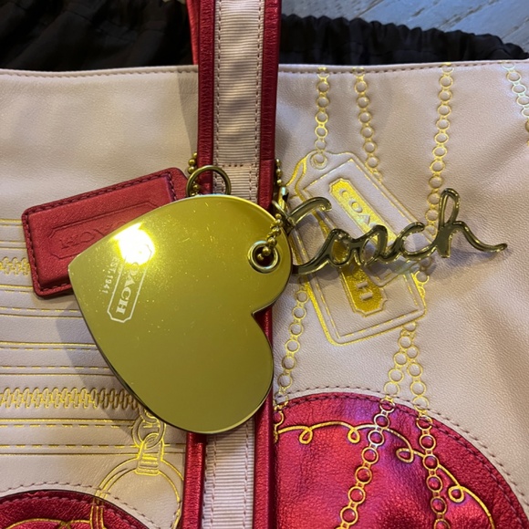 COACH Poppy Metallic Fuchsia Pink Hearts Glam Tote - Picture 5 of 5